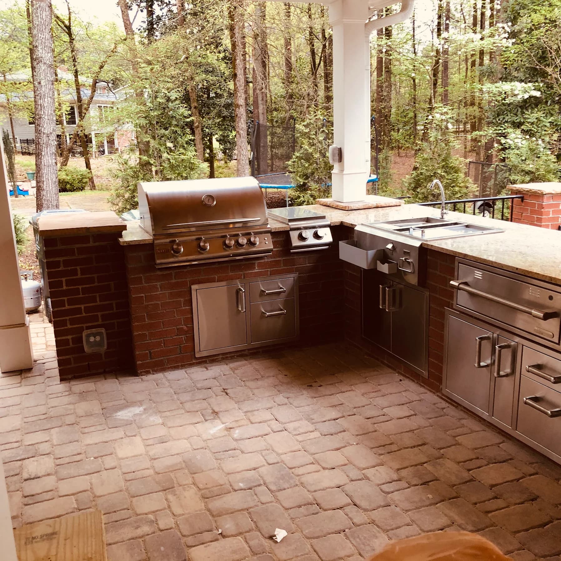 Outdoor living and patio hardscape in North Atlanta, GA by Escobar Masonry & Hardscapes